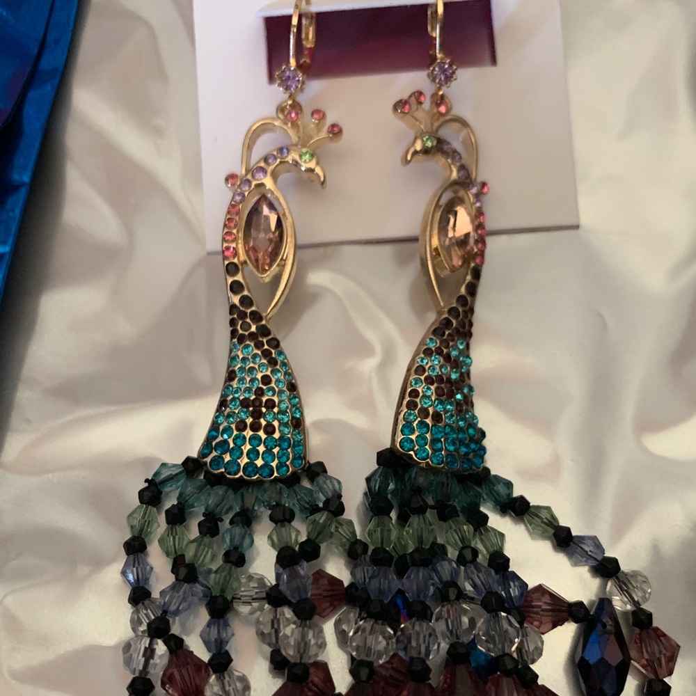 NWT Gorgeous Betsey Johnson beaded peacock earring